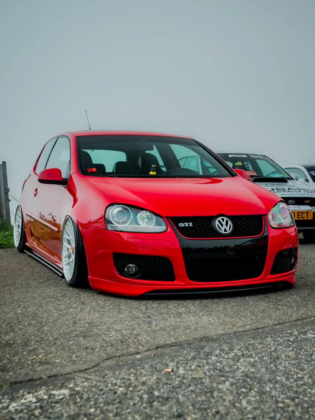 Volkswagen Golf V GTI rojo rebajado